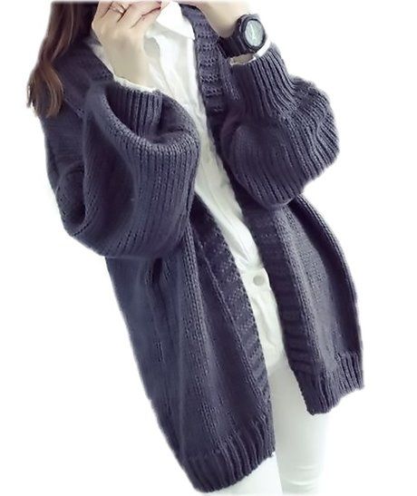 ニットセーターを着ている女性の写真