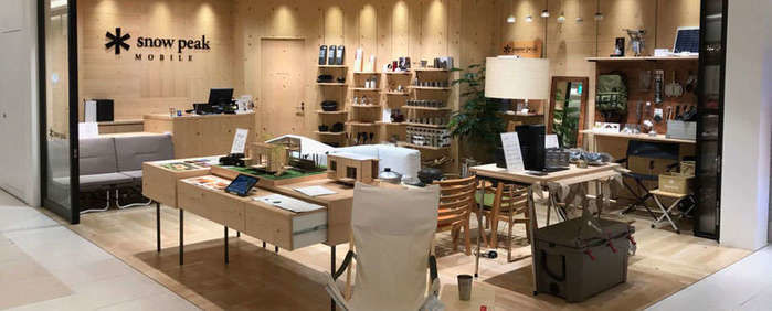 スノーピークモバイル銀座の店内風景