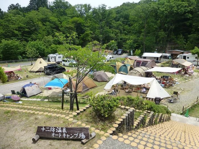 十二坊温泉オートキャンプ場のテントサイトの写真