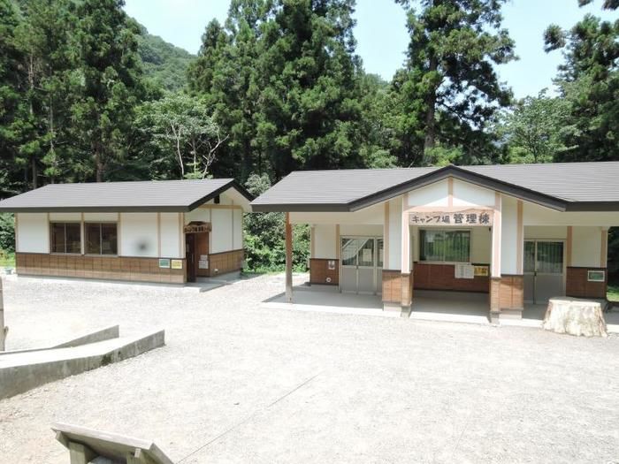 日影沢キャンプ場の管理棟の様子