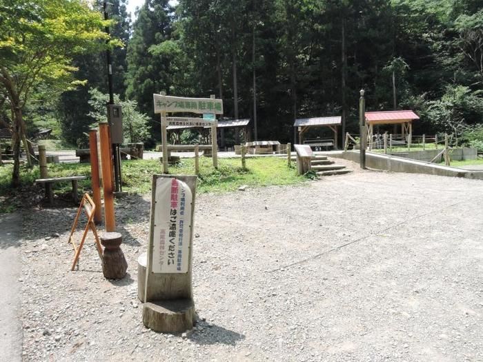 日影沢キャンプ場の駐車場の様子