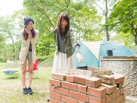 休暇村 帝釈峡でキャンプを楽しむ女性