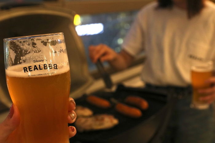 フォトジェニックなbbqスポットに引き続き Realbbqがクラフトビールを開発 キャンプ アウトドア情報メディアhinata