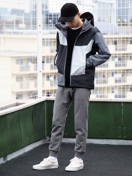 アークテリクスのジャケットを着た男性の写真