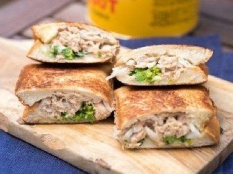 ツナマヨと卵のホットサンド