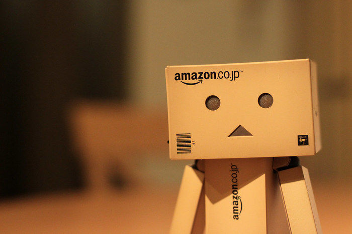 Amazonのダンボール人形