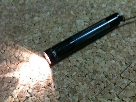 アウトドアに使うマグライト