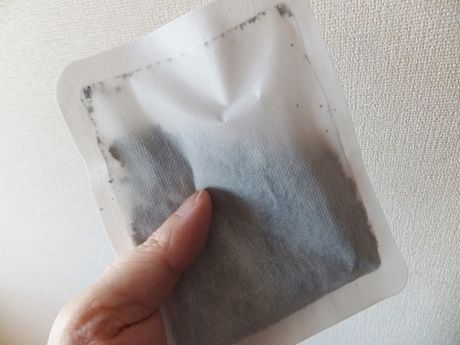 カイロを手に持った様子