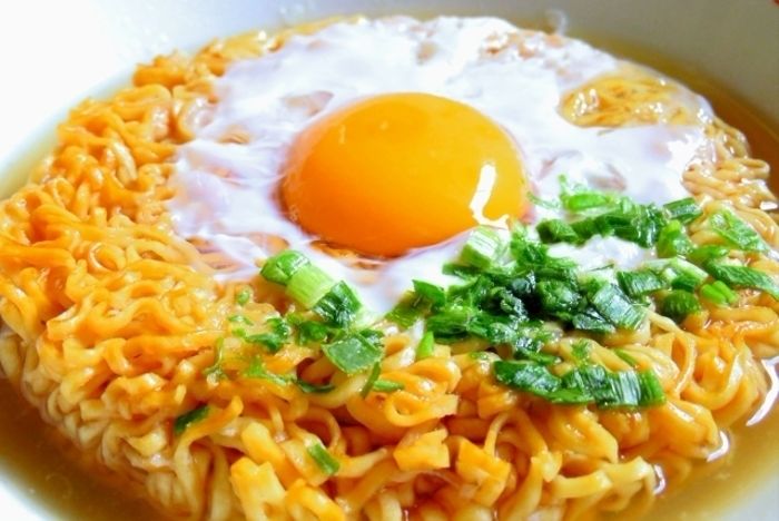チキンラーメン卵のせ