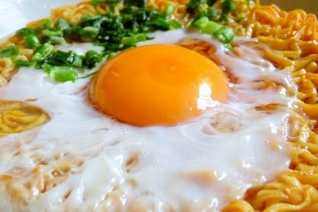 チキンラーメン卵のせ