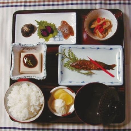 三河高原キャンプ村の朝霧荘の定食