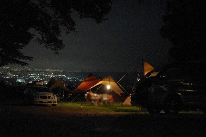 くりの木キャンプ場の管理小屋前の様子