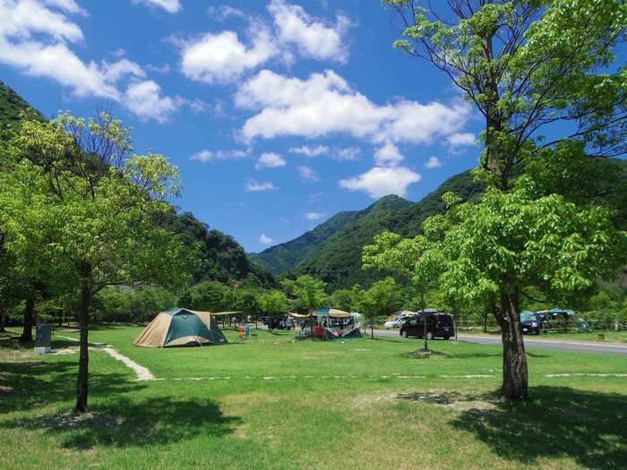 青川峡キャンピングパークのオートサイトの様子