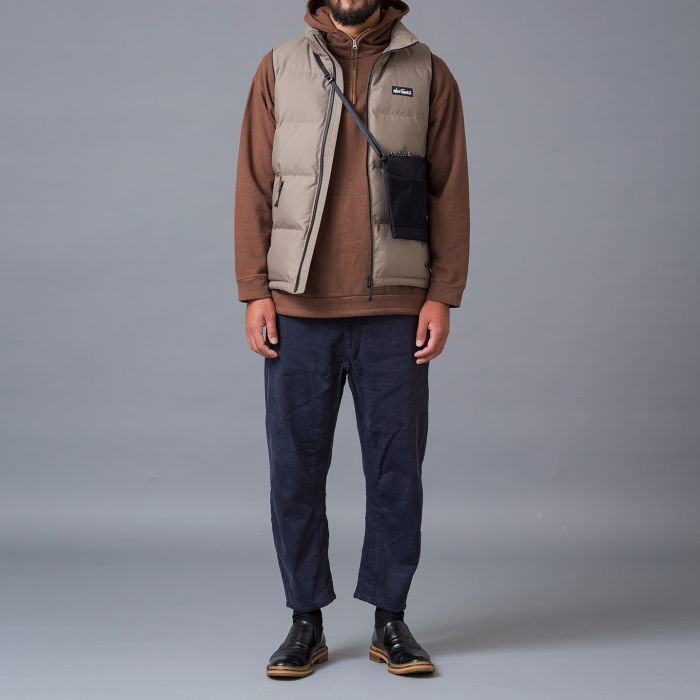 ワイルドシングスの服を着た男性