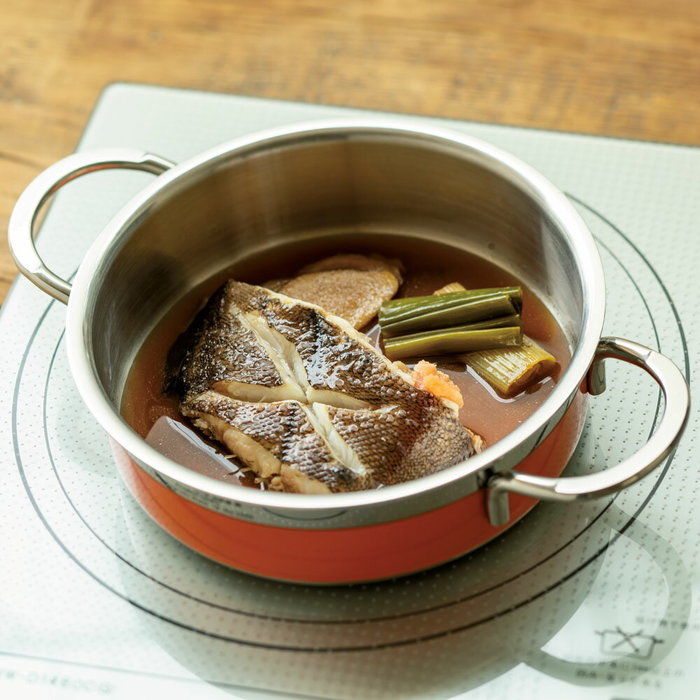 煮魚の入った鍋