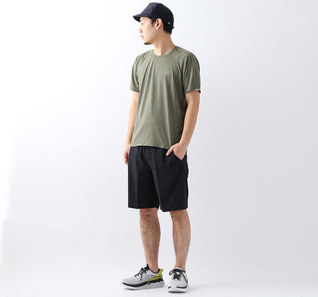 Tシャツを着た男性