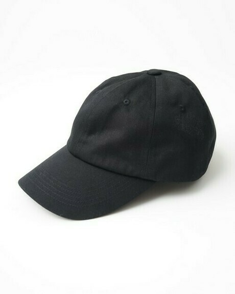 キッズサイズの黒いSHELTECK(R)キャップ