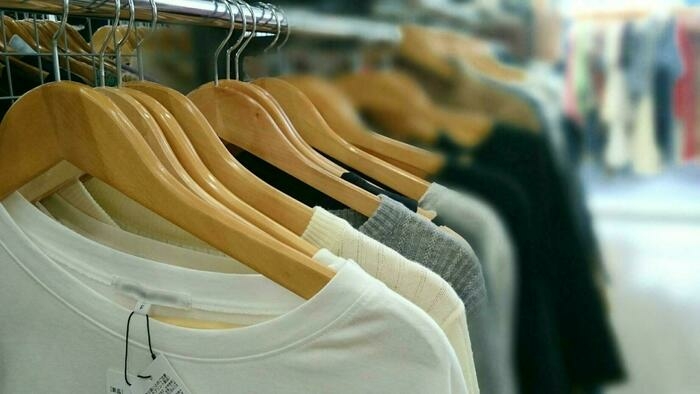 洋服が並んだ様子