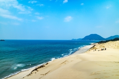 青空の海岸線