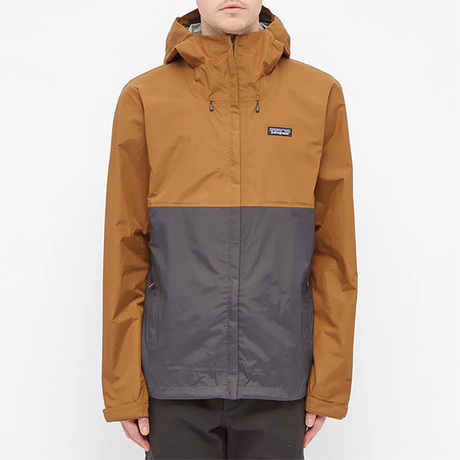 大人気パタゴニアのマウンテンパーカーのサイズ選びからコーデまで 2ページ目 キャンプ アウトドア情報メディアhinata