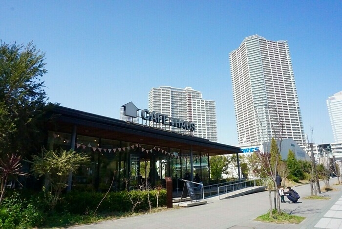 CAFE;HAUS