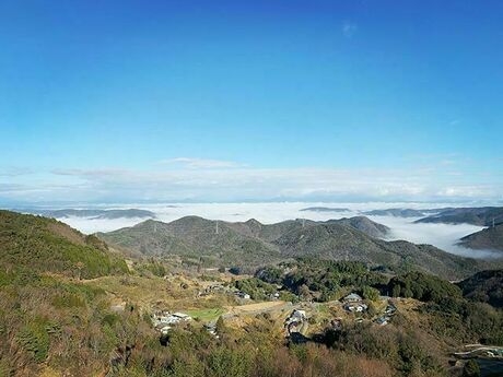 大芦高原キャンプ場から見る晴天の空