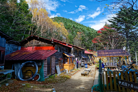 甲武信小屋