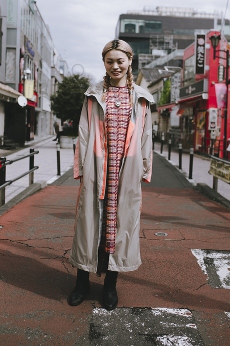D-vecの女性スタッフのファッションスナップ