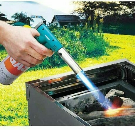ガスバーナーを使っている様子