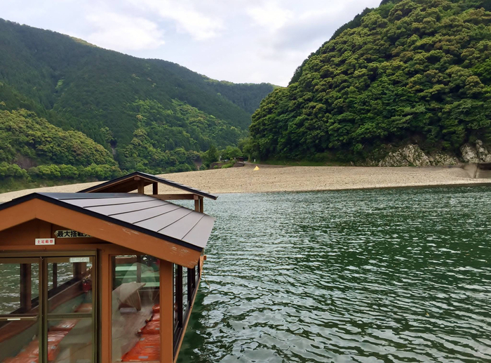 岩間沈下橋をめぐる遊覧船