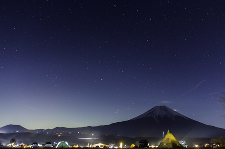 ふもとっぱらキャンプ場の夜の景色