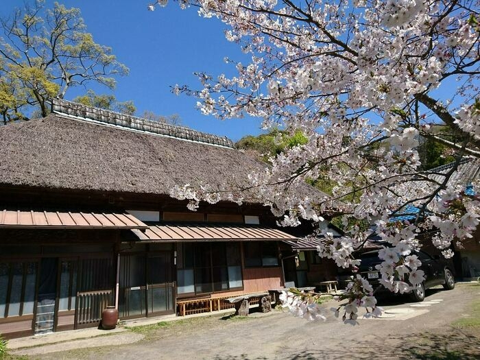 かやぶき屋根の家