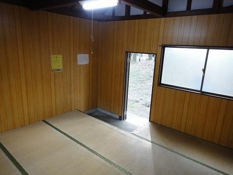 本栖湖キャンプ場のバンガロー内部