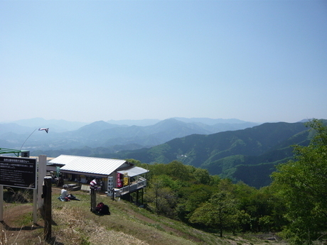 陣馬山の頂上