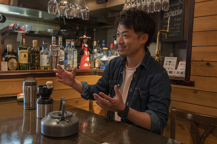 「CAMPERS PARADISE TOKYO」のオーナー・小松優介さん。