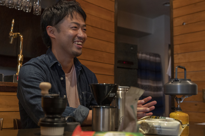 「CAMPERS PARADISE TOKYO」のオーナー・小松優介さん。