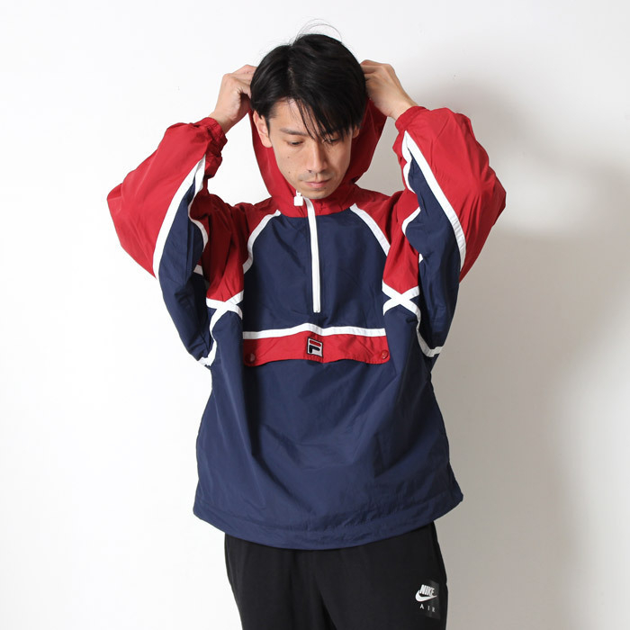 アノラックを着た男性