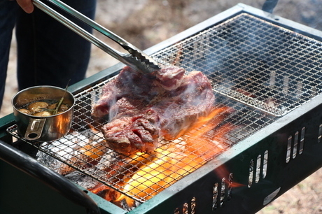 焼かれるステーキ