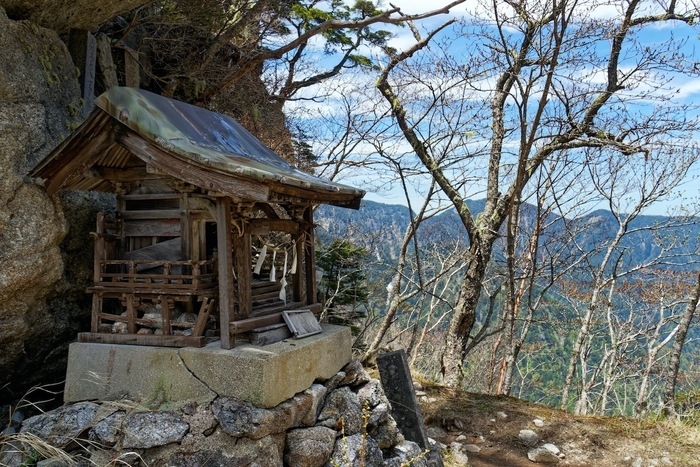 甲斐駒ヶ岳にある祠