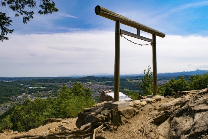 日和田山の鳥居