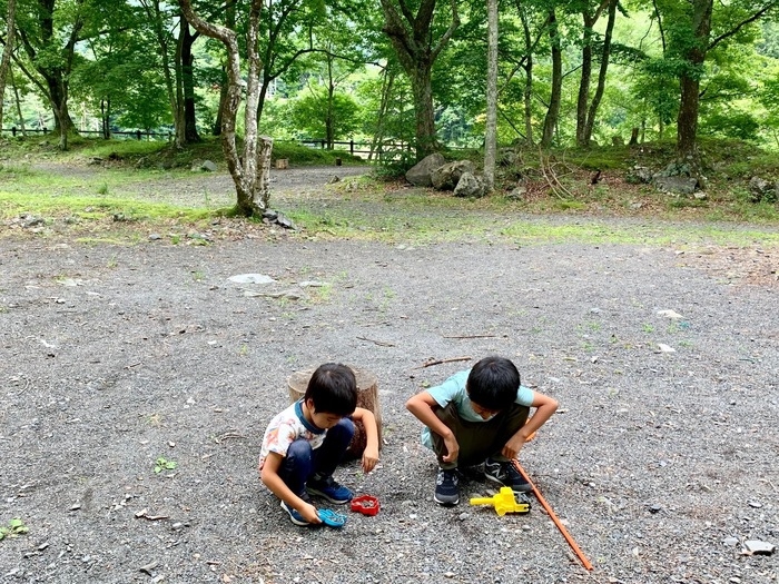 キャンプ場の子供たち