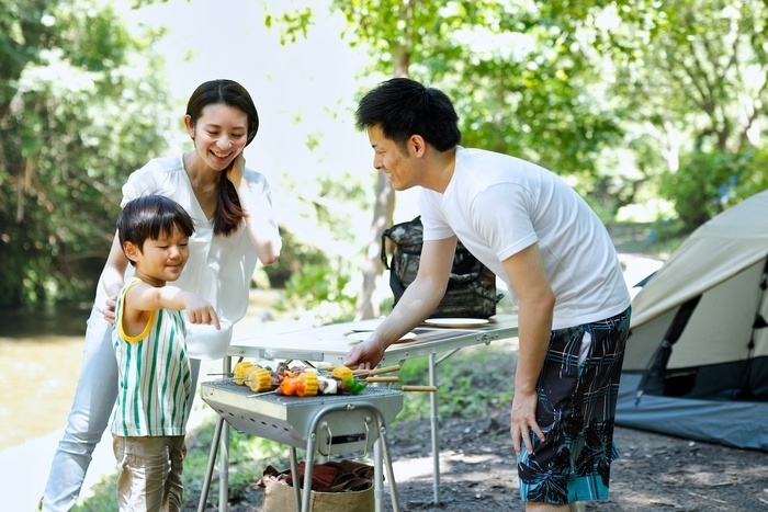 家族でBBQを楽しむ様子