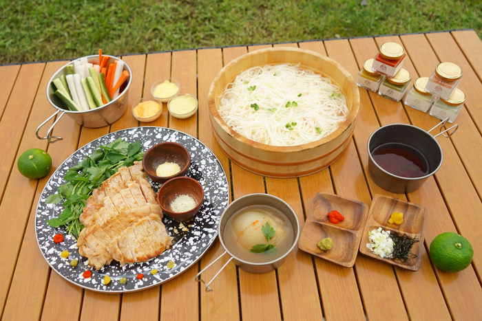 キャンプの食卓