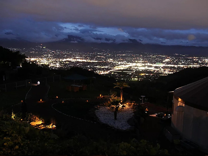 スリーストーン 夜景