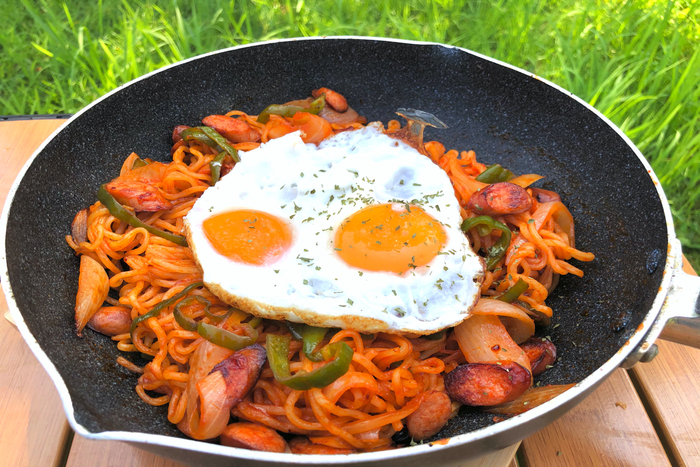 鉄板焼きそばナポリタン目玉焼きのせ調理④