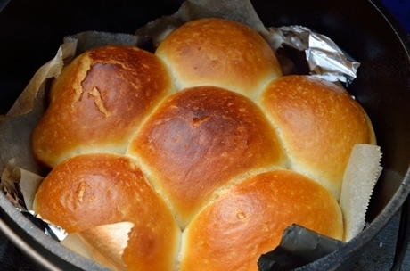 ダッチオーブンで焼くパン