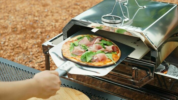 ピザを焼くシーン