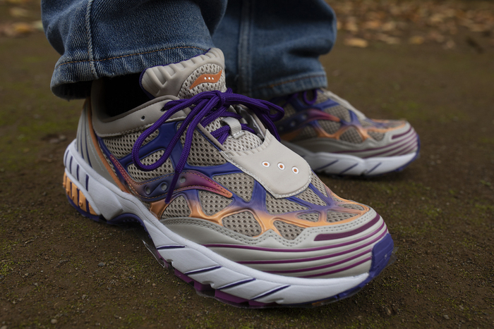 White Mountaineering×SAUCONY SNEAKER