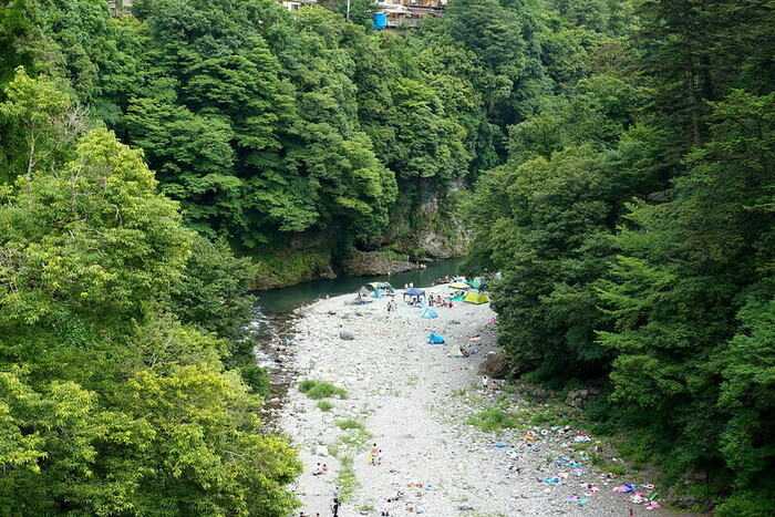 川沿いのキャンプ場