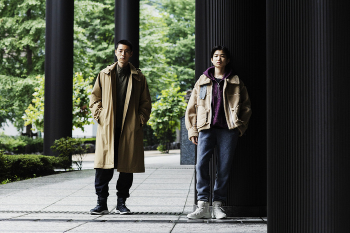 KEEN「UNEEK SNK CHUKKA WP」を着用するモデル